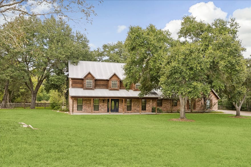 3123 Centerhill Circle, Bellville, Texas