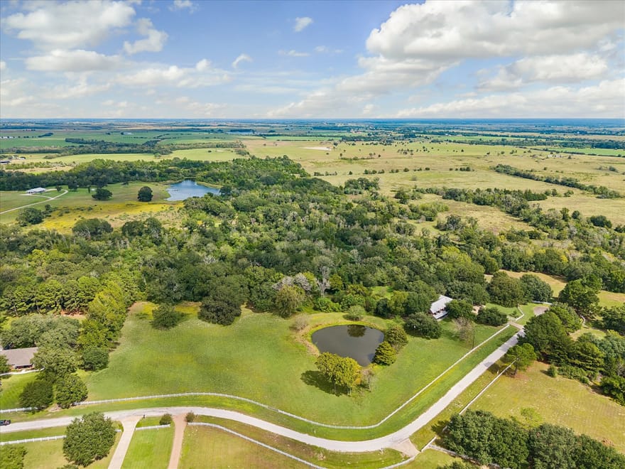 3123 Centerhill Circle, Bellville, Texas