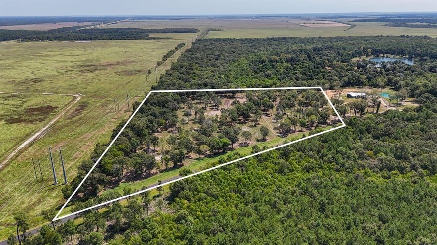 1977 County Road 105, Devers, Texas