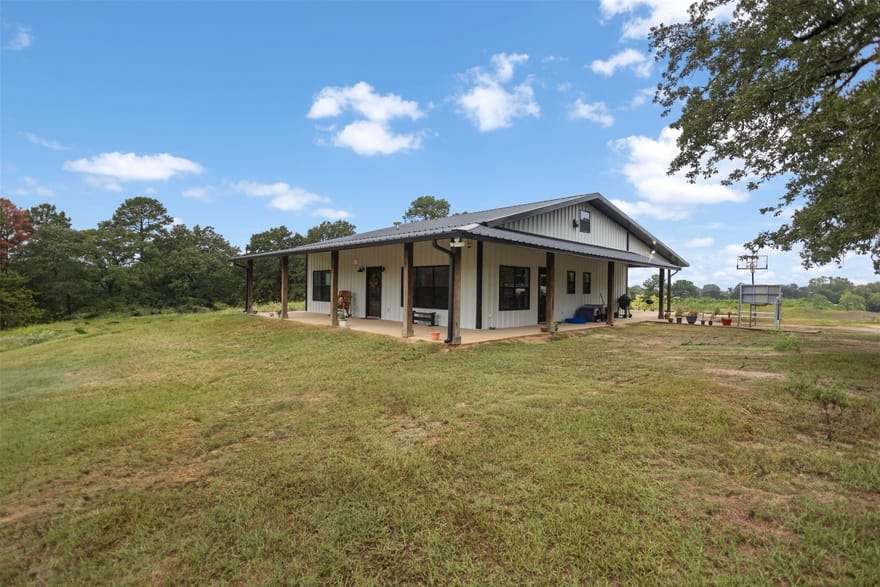 425 County Road 4111, Jacksonville, Texas