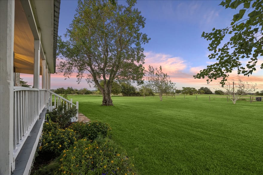 1220 San Felipe Road, Fayetteville, Texas