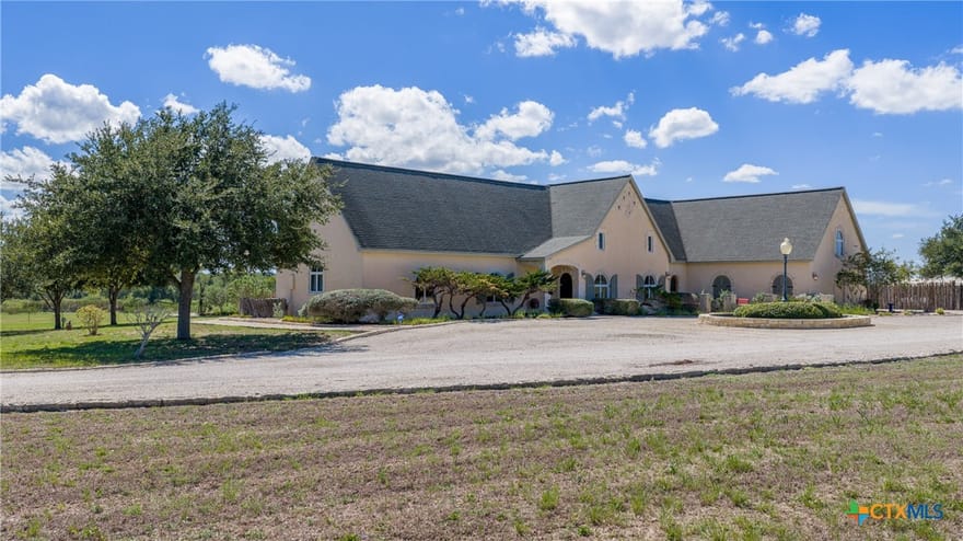 5904 Old Yoakum Road, Cuero, Texas