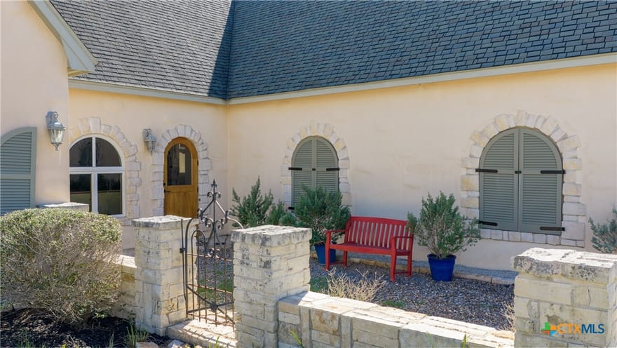 5904 Old Yoakum Road, Cuero, Texas