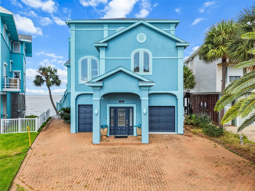 143 Isles End Road, Tiki Island, Texas