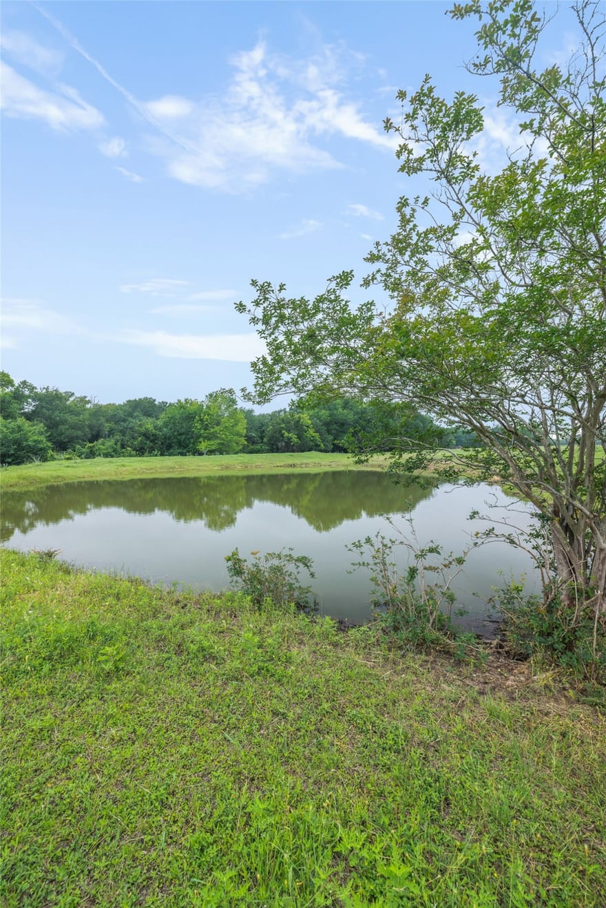 493 Hodde Road, Carmine, Texas