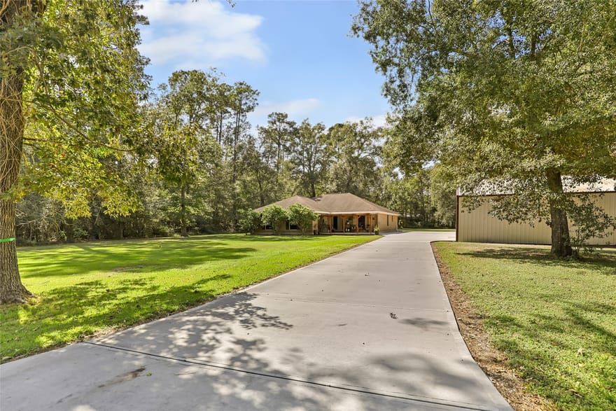 11 County Road 6491, Dayton, Texas