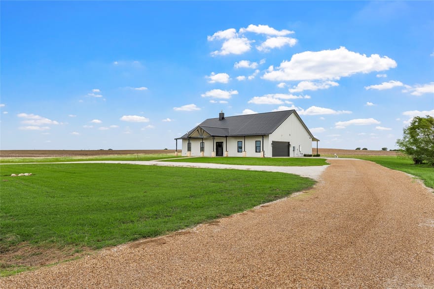 231 Hcr 2312, Abbott, Texas