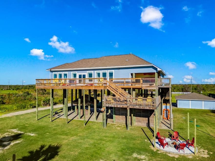 1108 Highway 87, Gilchrist, Texas