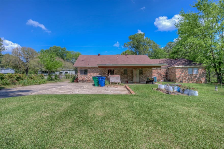 913 Pine Hill Road, Shreveport, Louisiana