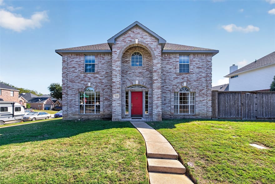 1265 Christopher Lane, Lewisville, Texas