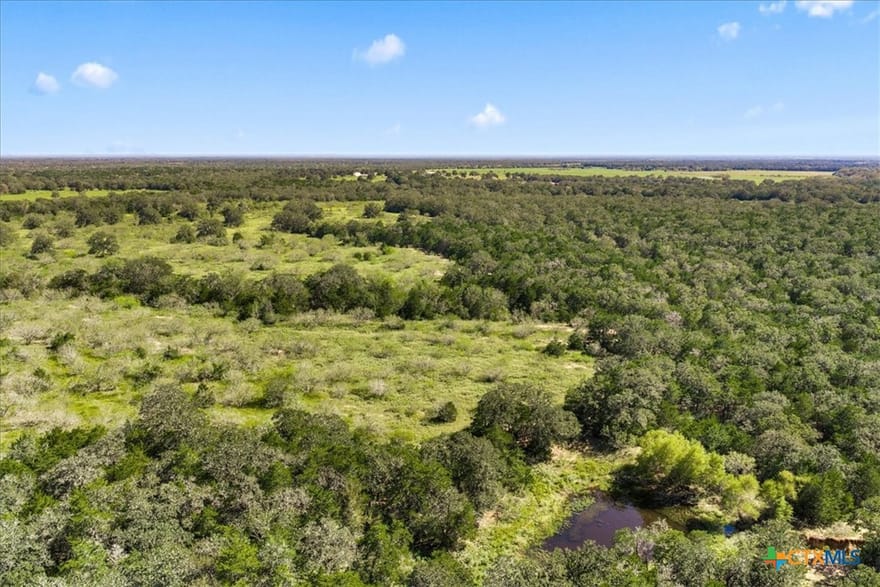 6625 N Old Smithville Road, Flatonia, Texas