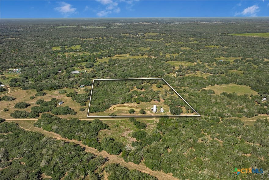 208 Private Road 1067, Hallettsville, Texas