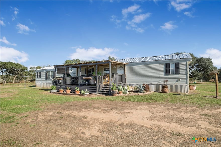 208 Private Road 1067, Hallettsville, Texas