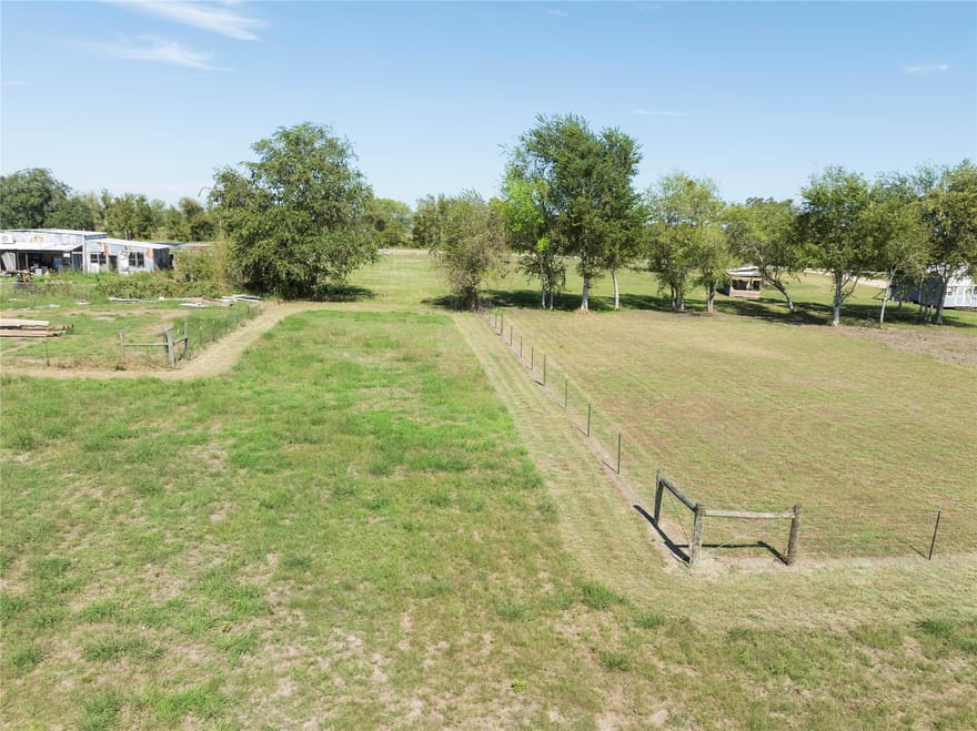 2564 Us Hwy 90, Weimar, Texas