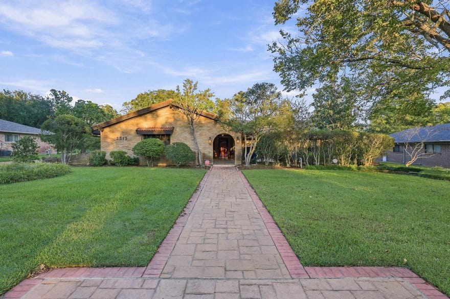2519 Shoreline Drive, Sherman, Texas