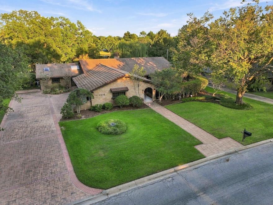 2519 Shoreline Drive, Sherman, Texas