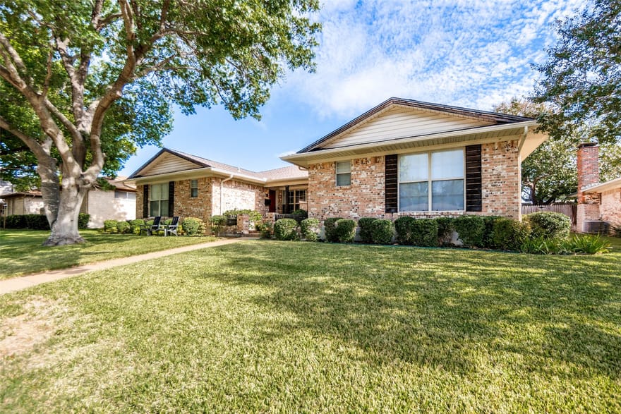 8324 Lullwater Drive, Dallas, Texas