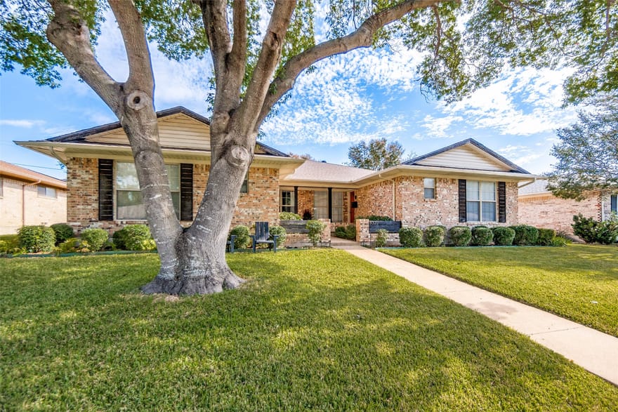 8324 Lullwater Drive, Dallas, Texas
