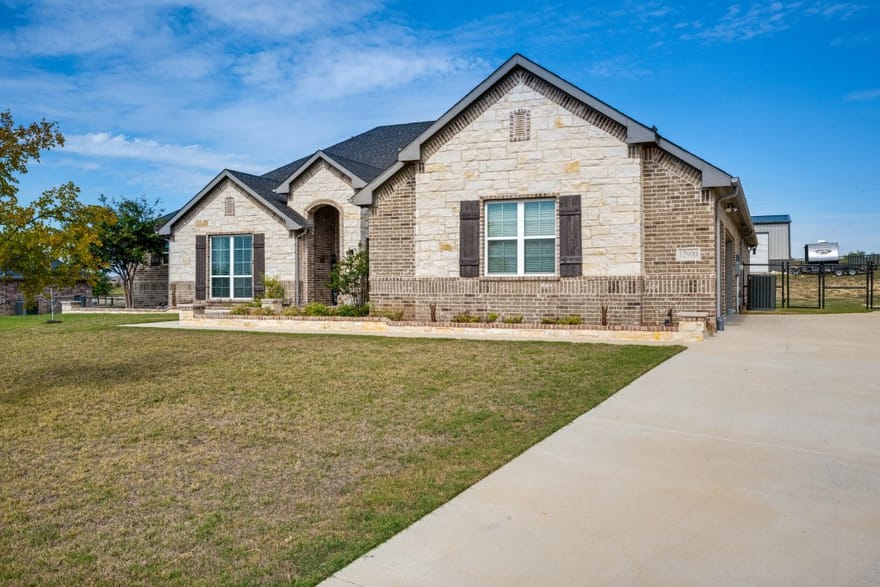 12900 Cold Spring Lane, Ponder, Texas
