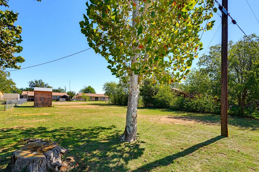2307 & 2309 Fifth Ave, Coleman, Texas