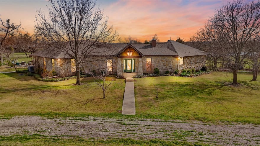 9711 Jim Christal Road, Krum, Texas
