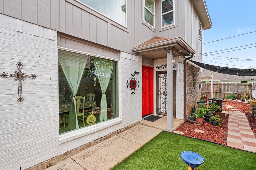 6747 S Creek Drive, Fort Worth, Texas