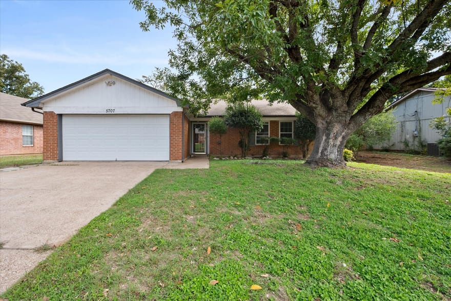 5707 Elm Branch Drive, Arlington, Texas