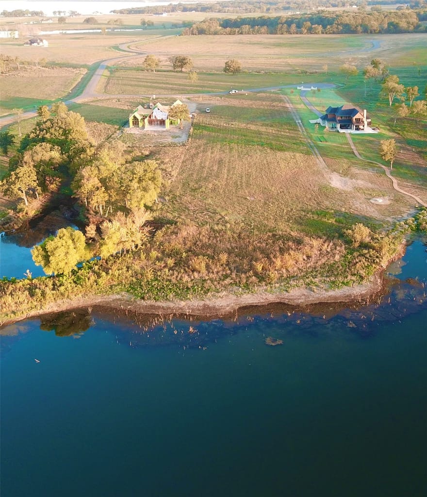 230 Cove Side Court, Honey Grove, Texas