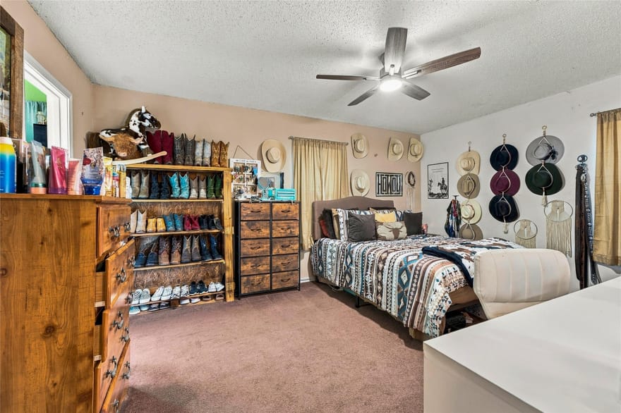937 Batchler Road, Red Oak, Texas