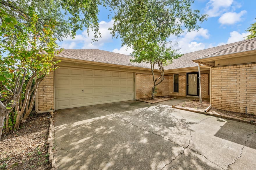 1700 Saxon Drive, Bedford, Texas