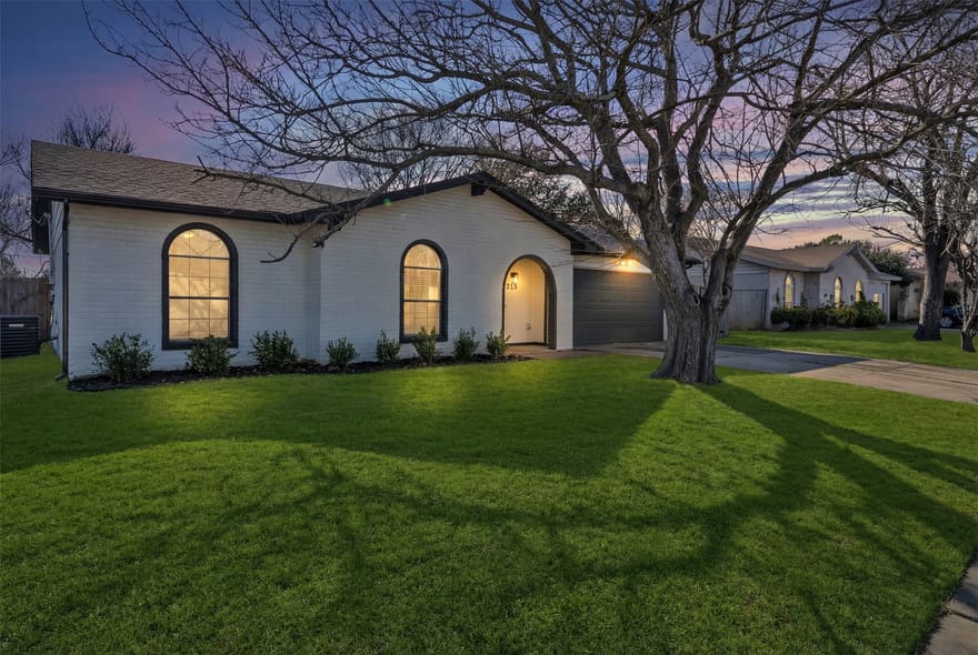 529 NW Ann Lois Lane, Burleson, Texas