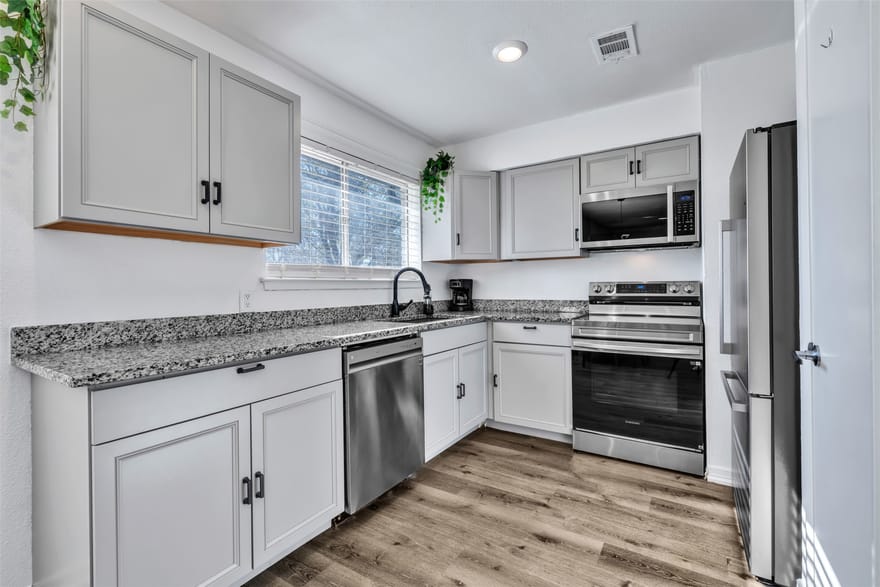 529 NW Ann Lois Lane, Burleson, Texas