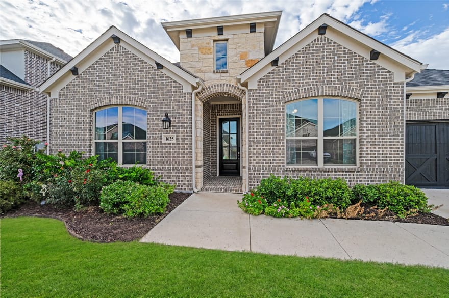 1625 Estivella Drive, Little Elm, Texas