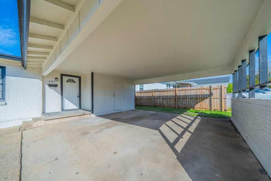 4147 Huckleberry Circle, Dallas, Texas