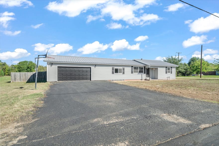 409 E Ohio Street, Van, Texas