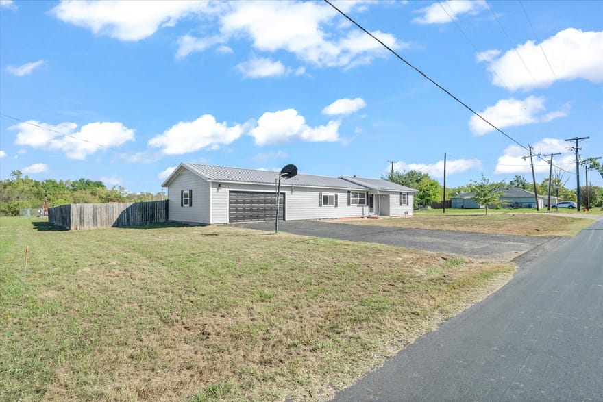 409 E Ohio Street, Van, Texas