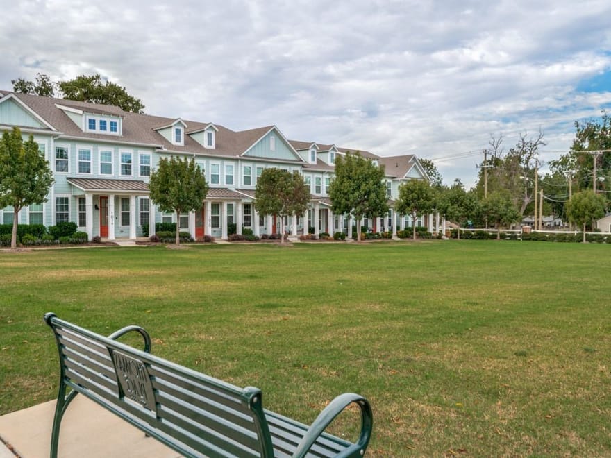 1024 Thomas Place, Carrollton, Texas