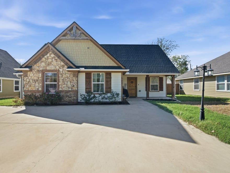 502 W Willow Street, Sanger, Texas