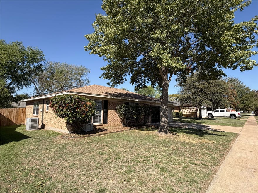 6617 Wooddale Drive, Watauga, Texas