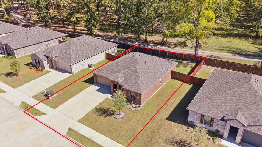 1006 River Oaks Lane, Chandler, Texas