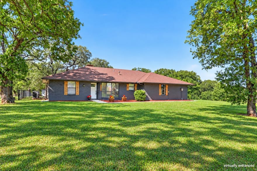 5955 Pecan Circle, Alvarado, Texas