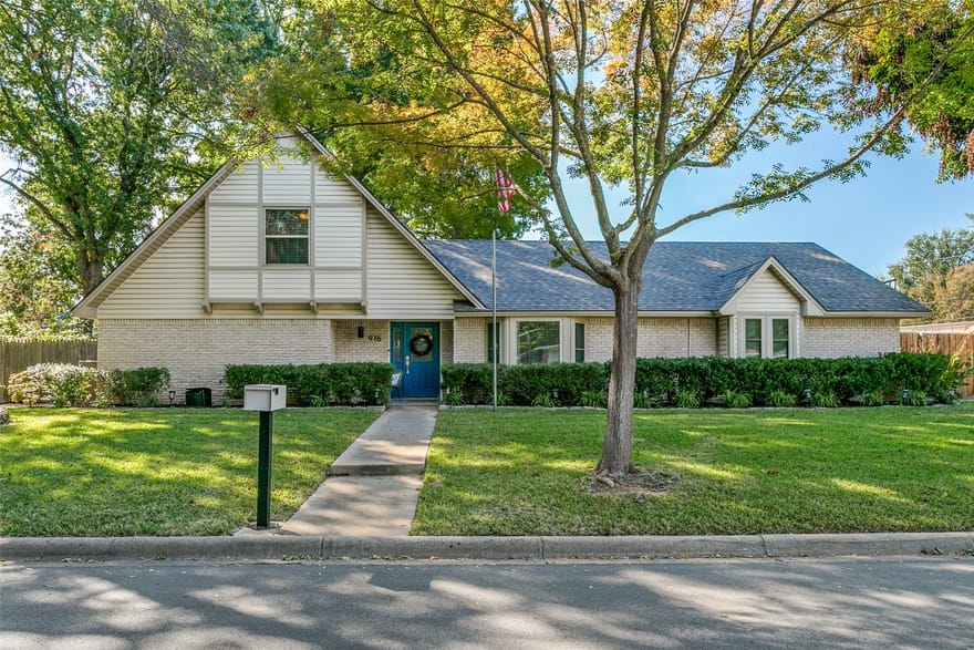 916 Willow Way, Benbrook, Texas