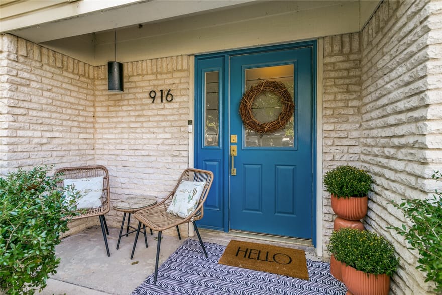 916 Willow Way, Benbrook, Texas