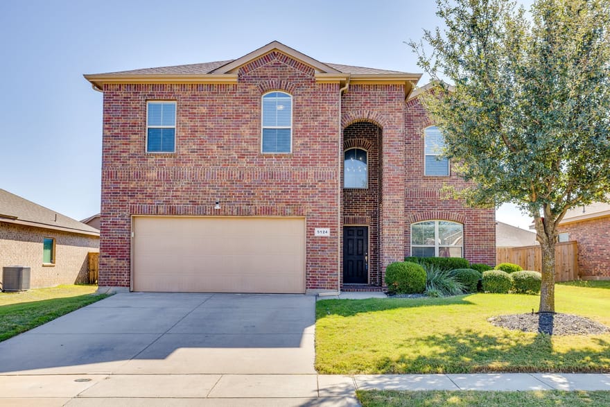 5124 Meadow Lane, Krum, Texas