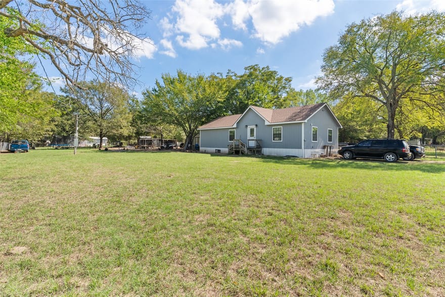 1219 Green Tree Acres Road, Kemp, Texas