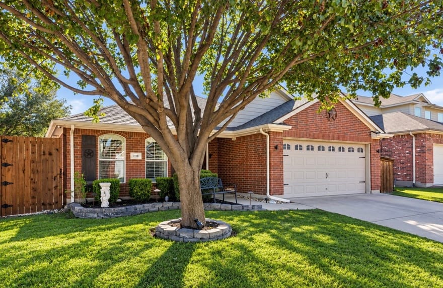 1118 Red Robin Drive, Aubrey, Texas