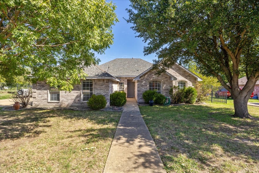 6412 Bluebonnet Drive, Rowlett, Texas