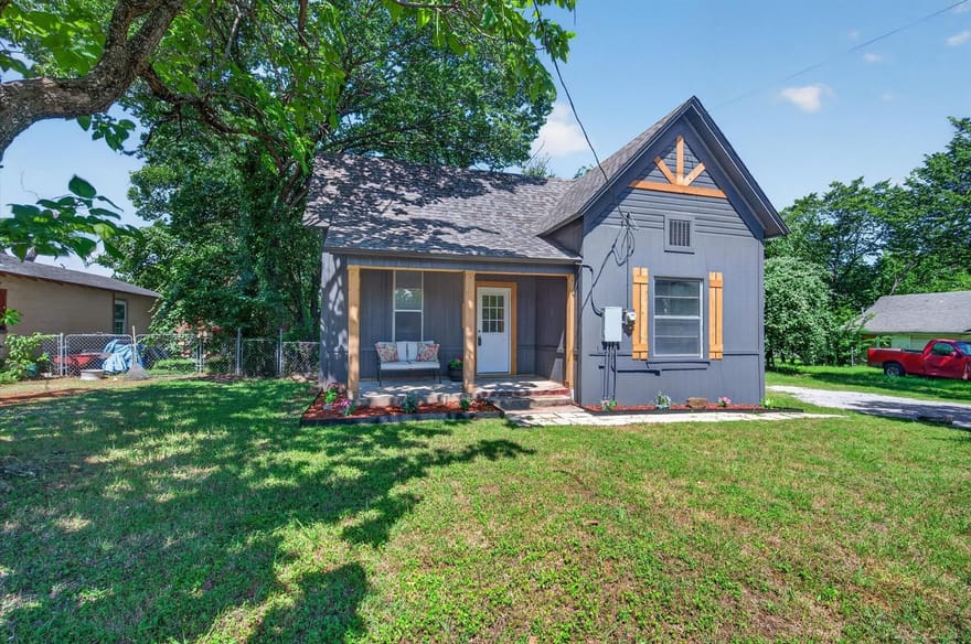 202 S Main Street, Joshua, Texas