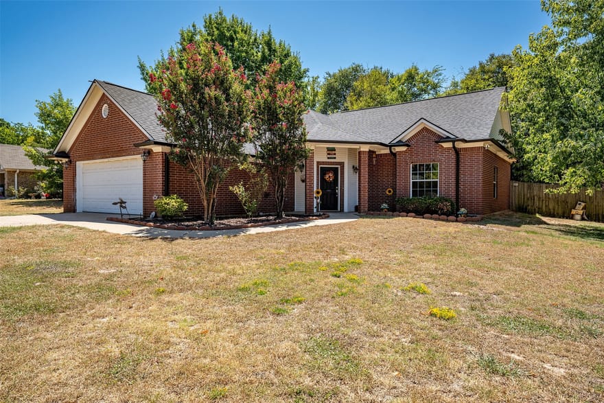 405 Husky Drive, Lindale, Texas