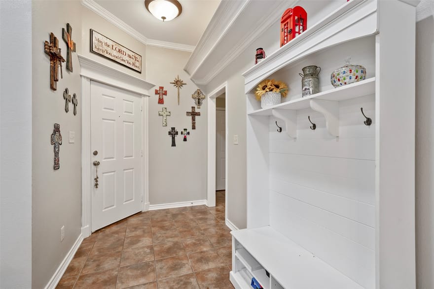 405 Husky Drive, Lindale, Texas